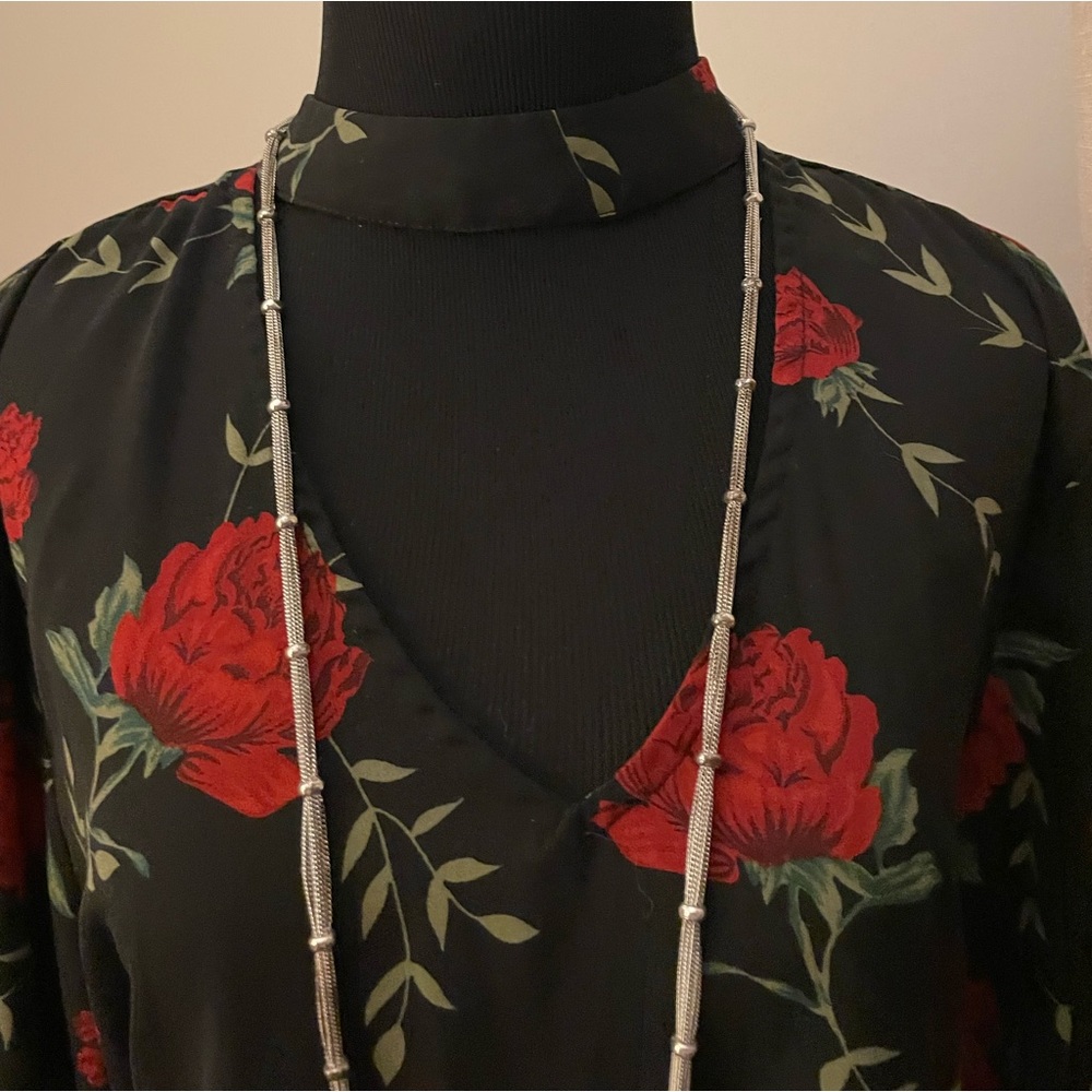 Flirty sexy romantic blouse - Picture 4 of 4